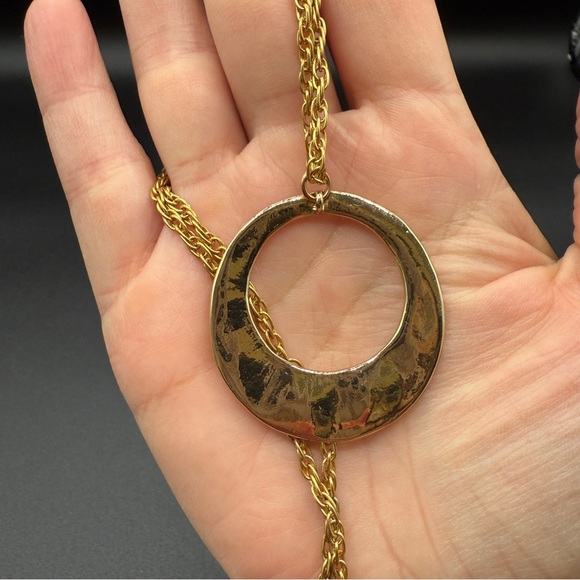 Chic Gold-Tone Textured Circle Pendant Necklace - Picture 9 of 11